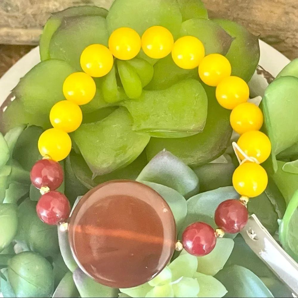 Barse yellow  Jade and agate stretch bracelet